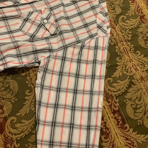 Mens long sleeve button down shirt.  Size XL.  Fits like an Athletic Fit shirt. - Picture 5 of 6